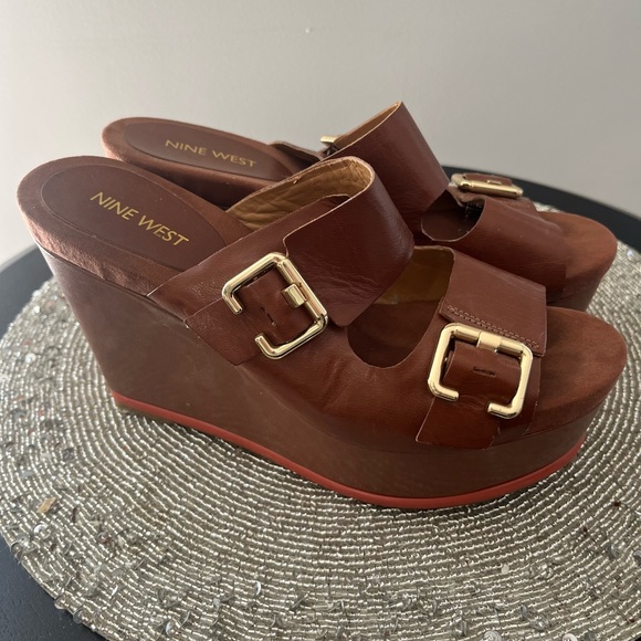 Nine West Platform Wedge Slide Sandal- like new - Picture 3 of 3